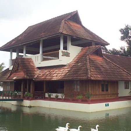 Aquasserenne Kollam Exteriör bild