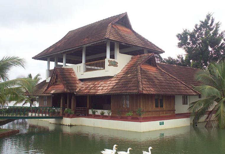 Aquasserenne Kollam Exteriör bild
